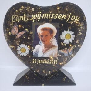 Made by Moon - Product bekijken - Herdenkingshart op voet – te bestellen via contactformulier